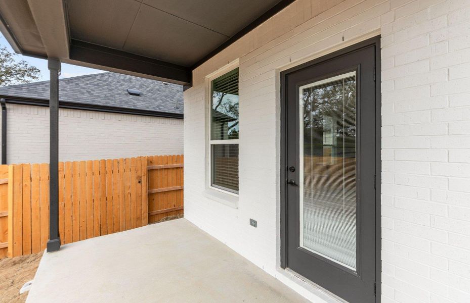 Exterior details and patio area of a home in Woodside, Georgetown (Image 22).