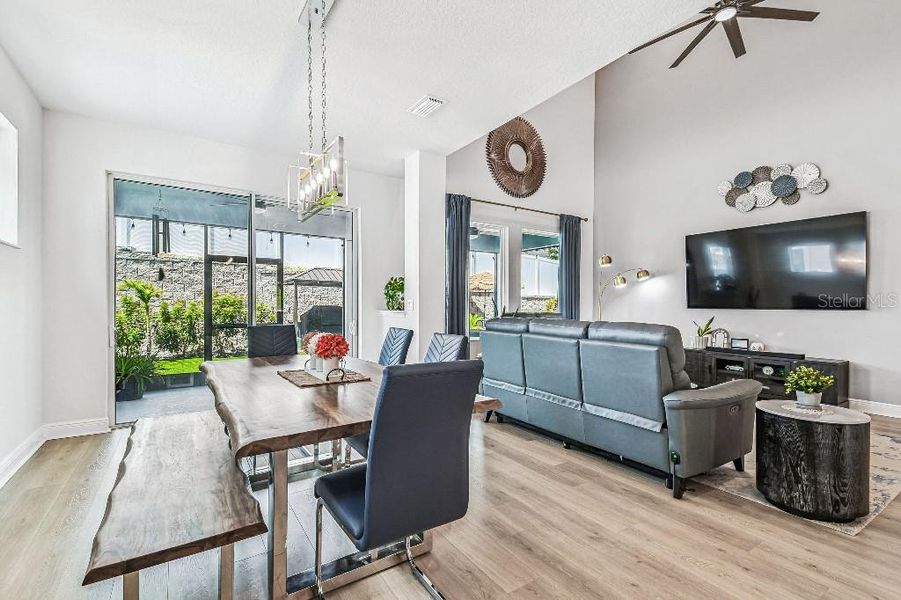 Furnished interior view inside a new home in , Tarpon Springs (Image 35).
