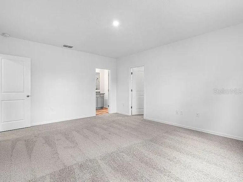 Spacious, unfurnished interior of a new home in Royal Highlands, Brooksville (Image 37).