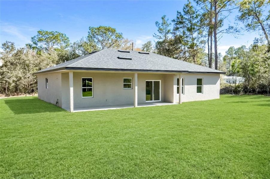 Exterior details and patio area of a home in , Citrus Springs (Image 3).