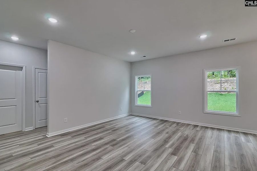 Spacious, unfurnished interior of a new home in Emanuel Creek, West Columbia (Image 27).