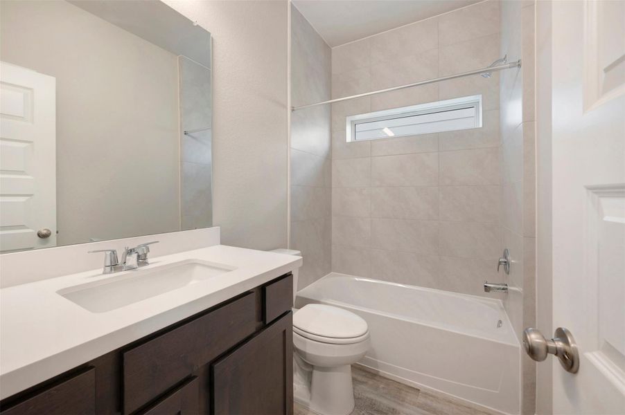 Hall bath 2 (*Photo not of actual home and used for illustration purposes only.)
