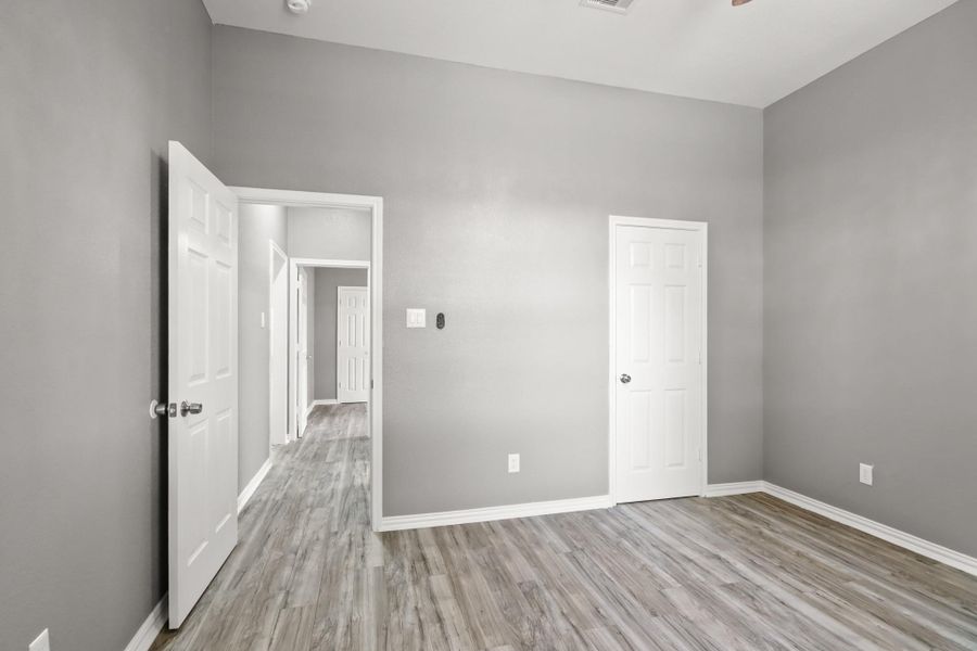 Spacious, unfurnished interior of a new home in , Houston (Image 18).