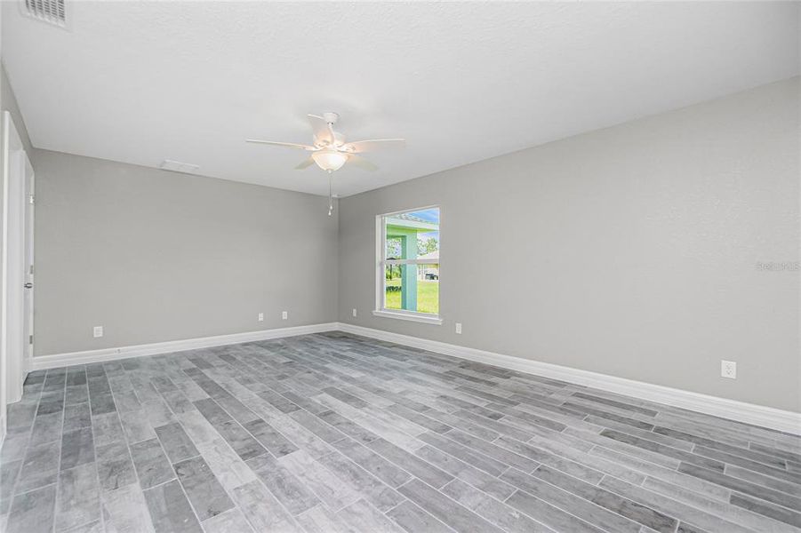 Spacious, unfurnished interior of a new home in , Placida (Image 15).