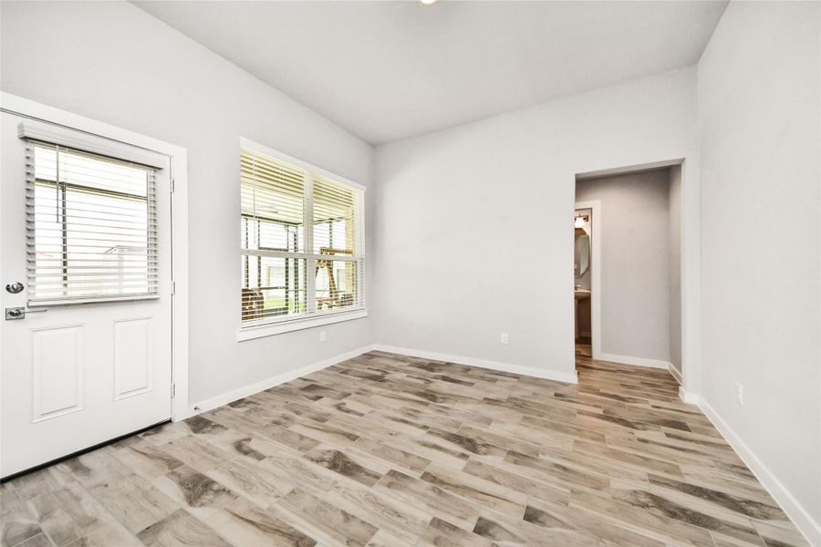 Spacious, unfurnished interior of a new home in Elm Estates, Angleton (Image 21).