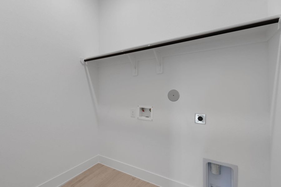 Spacious, unfurnished interior of a new home in Riceland, Mont Belvieu (Image 33).