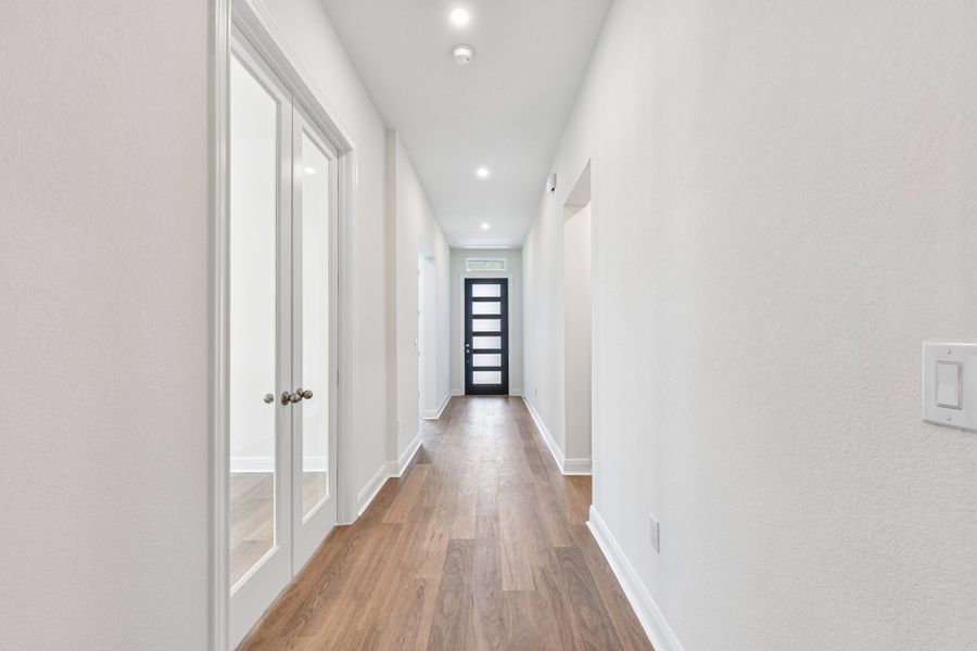 Spacious, unfurnished interior of a new home in Persimmon, Buda (Image 9).