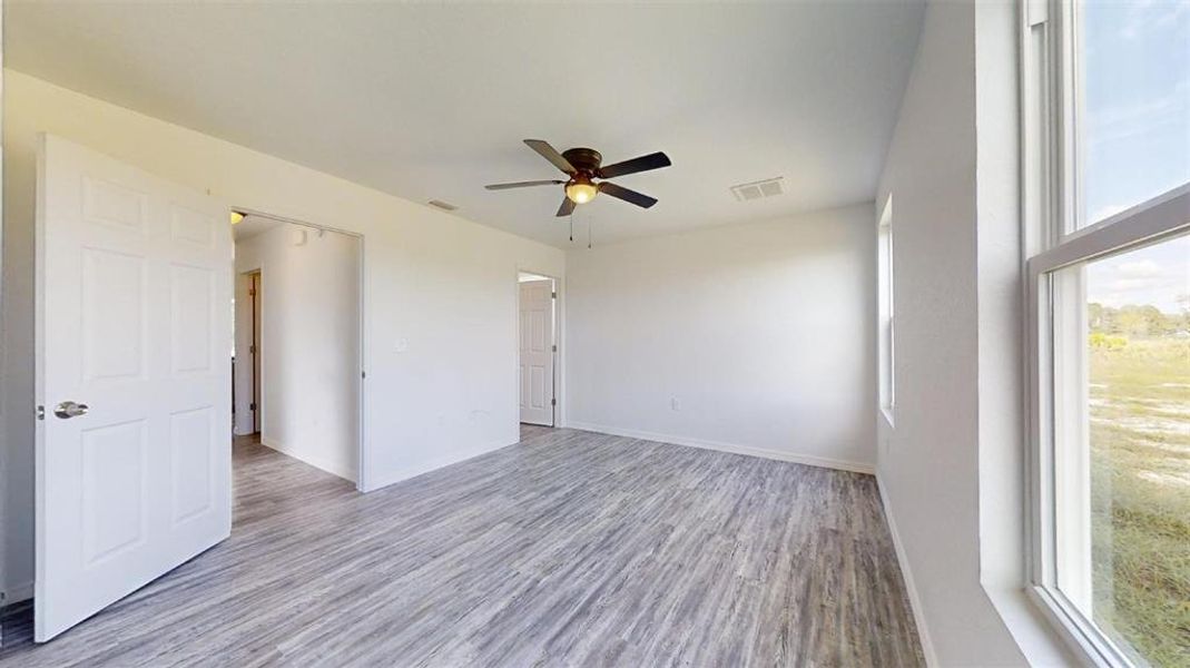 Spacious, unfurnished interior of a new home in , Dunnellon (Image 32).