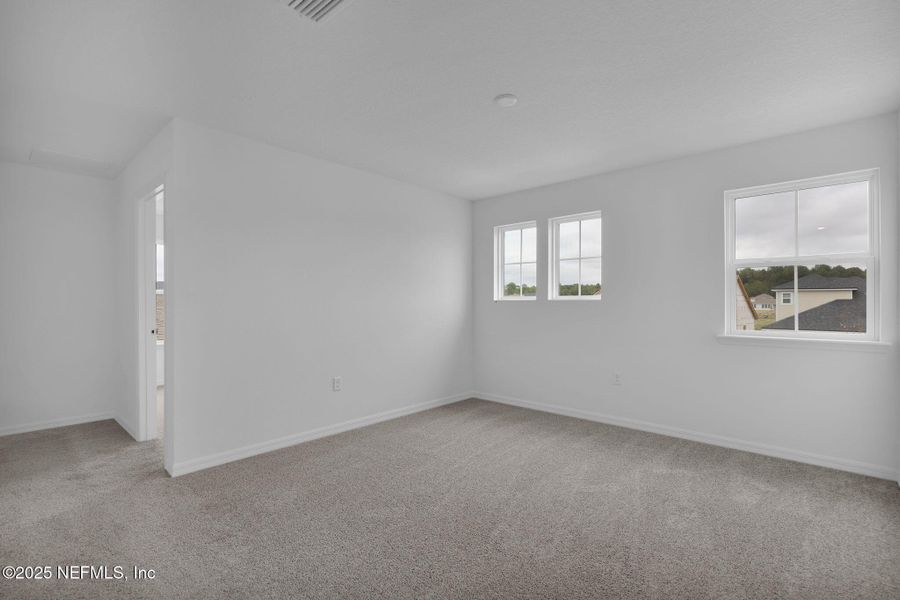 Spacious, unfurnished interior of a new home in Hyland Trail, Green Cove Springs (Image 27).