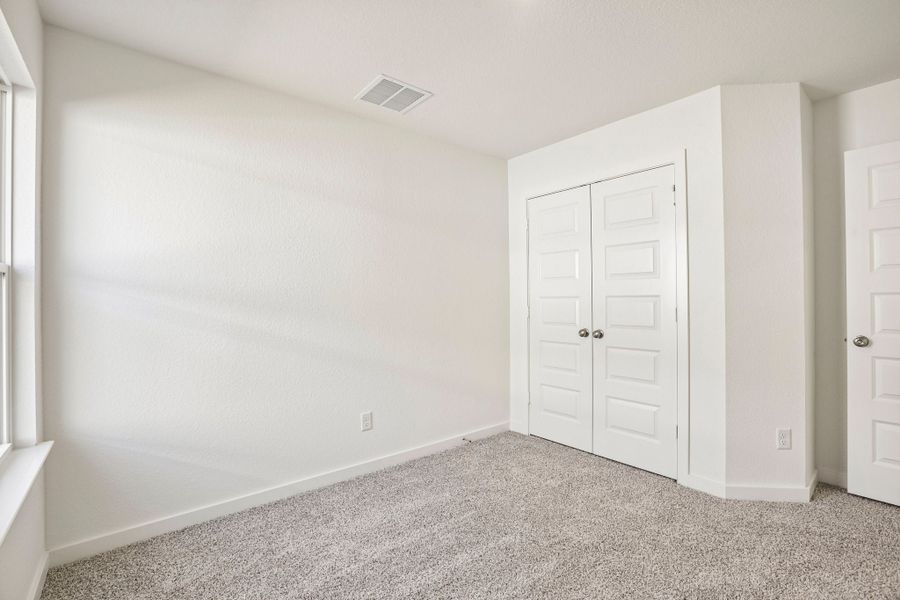 Spacious, unfurnished interior of a new home in Rancho San Gabriel, Georgetown (Image 22).