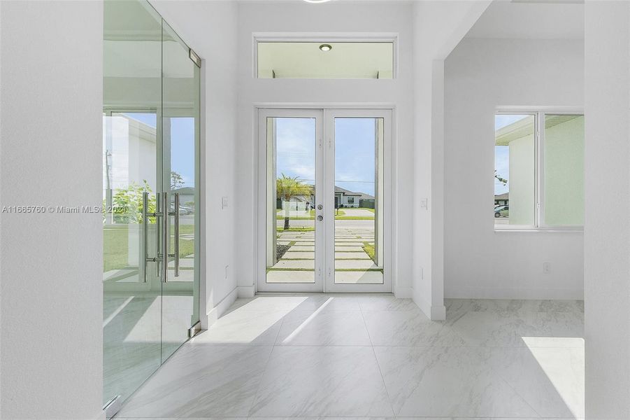Spacious, unfurnished interior of a new home in , Cape Coral (Image 18). Spacious, unfurnished interior of a new home in , Cape Coral (Image 18).