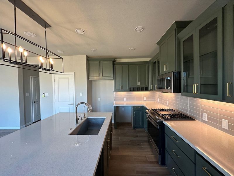 Furnished interior view inside a new home in Sienna, Missouri City (Image 9).