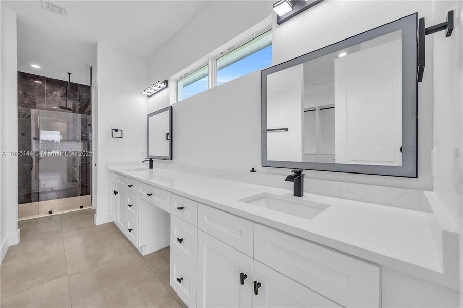Furnished interior view inside a new home in , Port St. Lucie (Image 9).