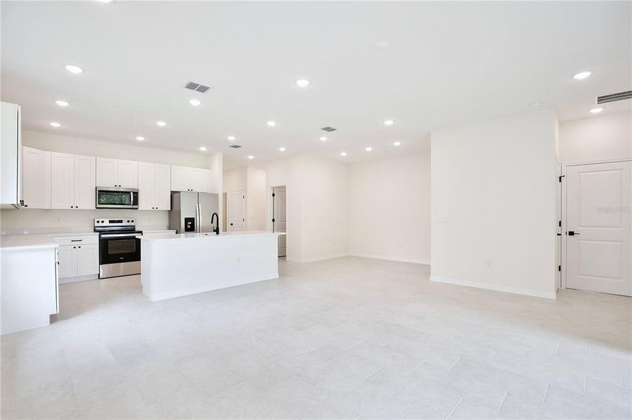 Spacious, unfurnished interior of a new home in , Groveland (Image 22).