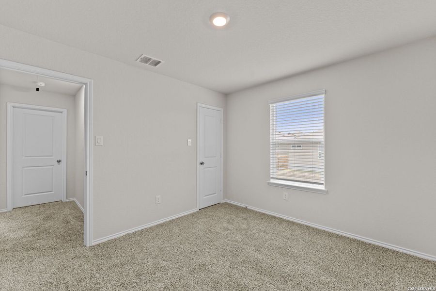 Spacious, unfurnished interior of a new home in Laurel Vistas, San Antonio (Image 21).