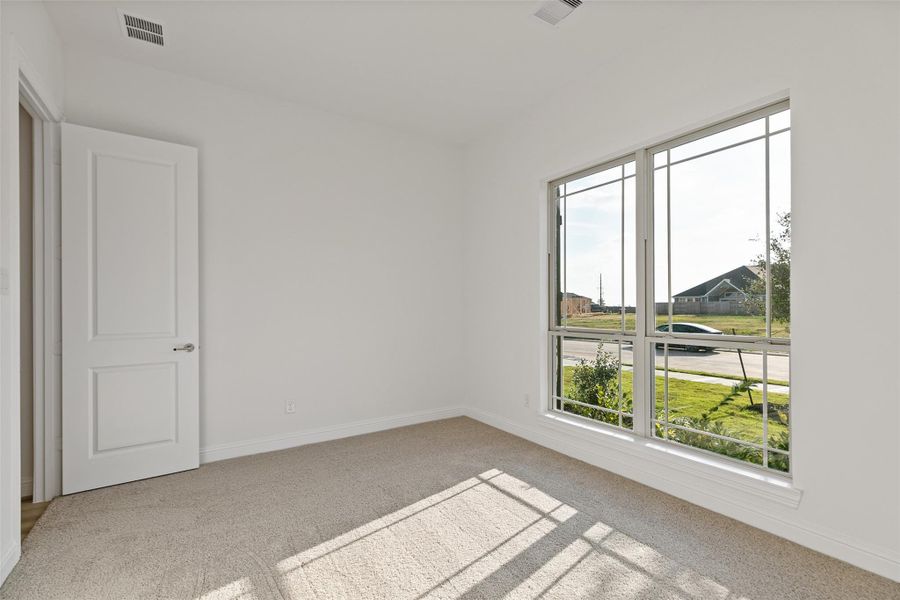 Spacious, unfurnished interior of a new home in Brookewater, Rosenberg (Image 18).