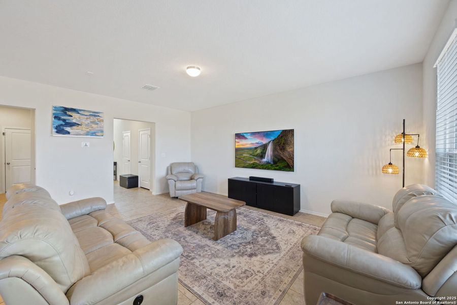 Furnished interior view inside a new home in Cinco Lakes, San Antonio (Image 13). Furnished interior view inside a new home in Cinco Lakes, San Antonio (Image 13).