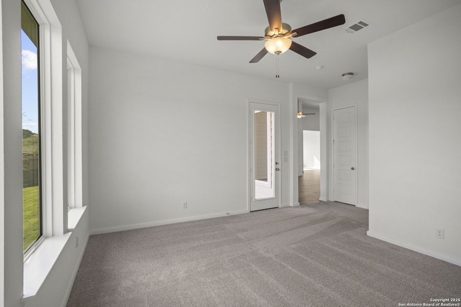 Spacious, unfurnished interior of a new home in Homestead, Schertz (Image 13).