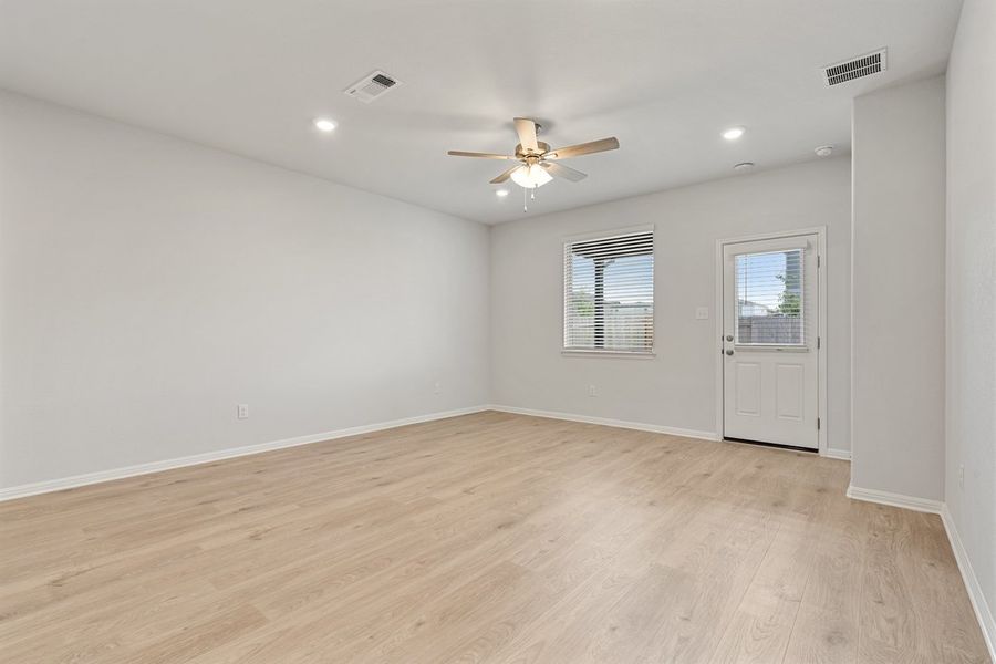 Spacious, unfurnished interior of a new home in Crosswinds, Kyle (Image 11).