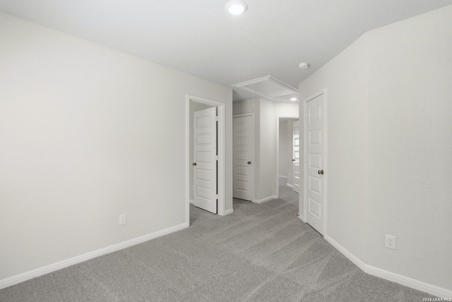 Spacious, unfurnished interior of a new home in Timber Creek, San Antonio (Image 13). Spacious, unfurnished interior of a new home in Timber Creek, San Antonio (Image 13).