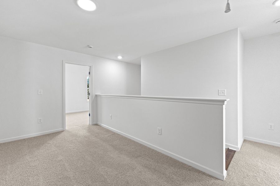 Spacious, unfurnished interior of a new home in Standing Oaks, Senoia (Image 34).