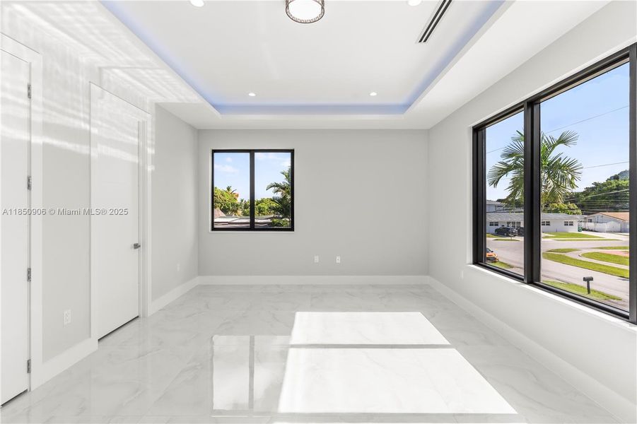 Spacious, unfurnished interior of a new home in , Miami (Image 18).