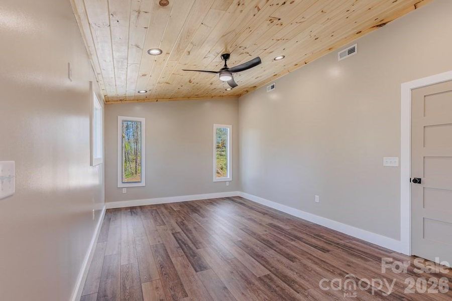 Spacious, unfurnished interior of a new home in , Whittier (Image 33).