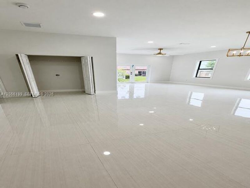 Spacious, unfurnished interior of a new home in , Fort Lauderdale (Image 17). Spacious, unfurnished interior of a new home in , Fort Lauderdale (Image 17).