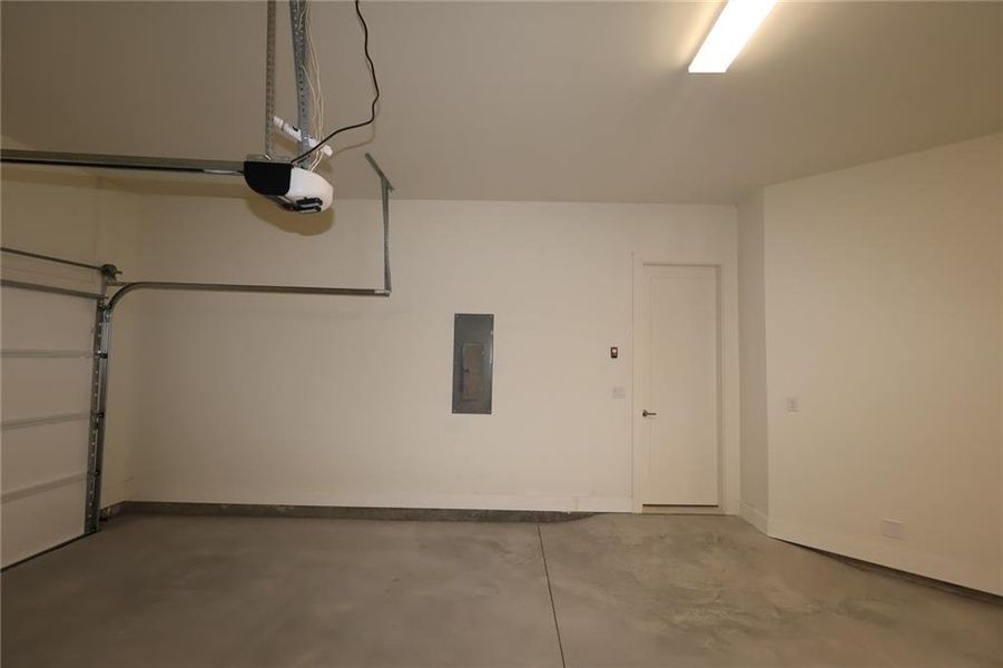 Spacious, unfurnished interior of a new home in Old Mill Preserve, Dallas (Image 7). Spacious, unfurnished interior of a new home in Old Mill Preserve, Dallas (Image 7).