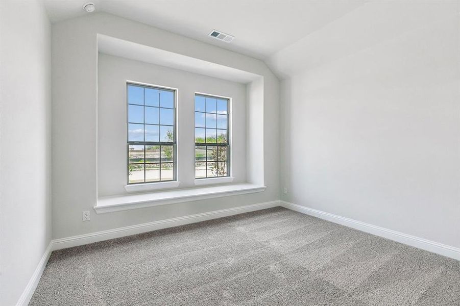 Spacious, unfurnished interior of a new home in Lakeview Heights, Azle (Image 16).