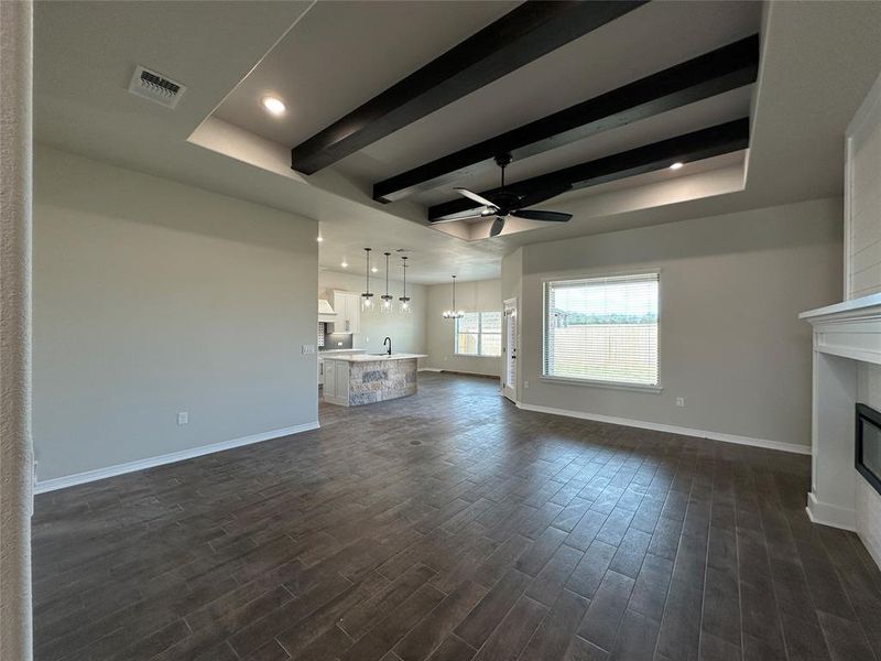Spacious, unfurnished interior of a new home in , Lorena (Image 12).