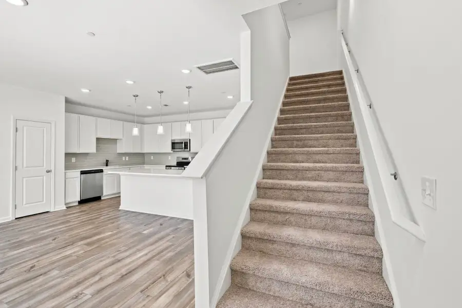 Spacious, unfurnished interior of a new home in Laurelwood Park, Gallatin (Image 17).