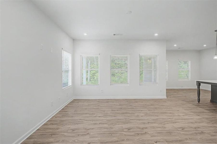 Spacious, unfurnished interior of a new home in Sawmill Creek, Mableton (Image 42).
