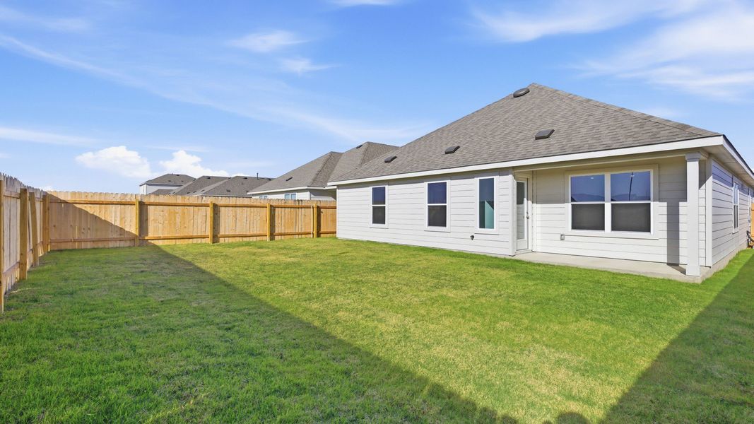 Exterior details and patio area of a home in Sky Ridge, San Marcos (Image 4).