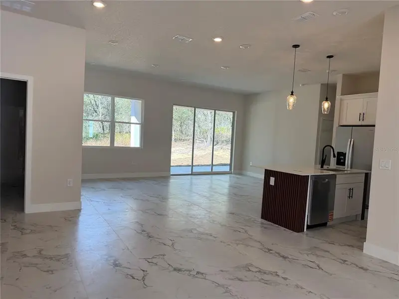 Spacious, unfurnished interior of a new home in , Dunnellon (Image 9).