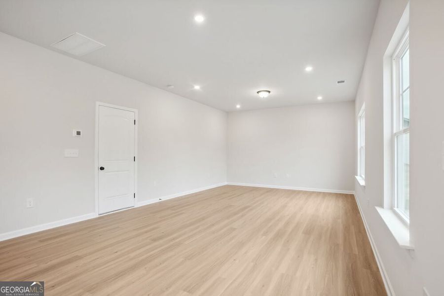 Spacious, unfurnished interior of a new home in Stonebridge North, Macon (Image 10).