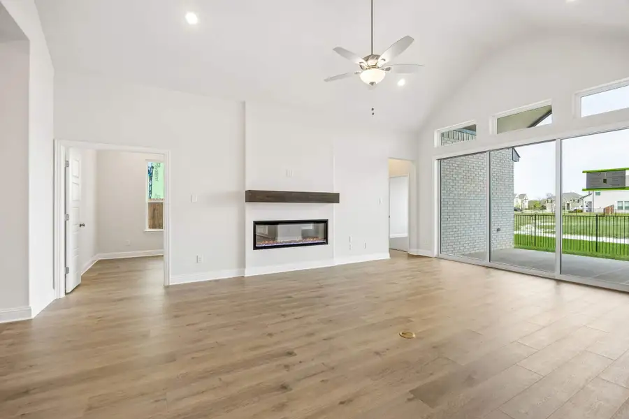 Spacious, unfurnished interior of a new home in Oaks of North Grove, Waxahachie (Image 25). Spacious, unfurnished interior of a new home in Oaks of North Grove, Waxahachie (Image 25).