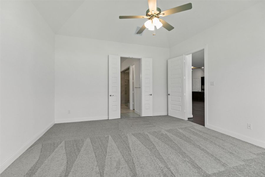 Spacious, unfurnished interior of a new home in Brookewater, Rosenberg (Image 27).