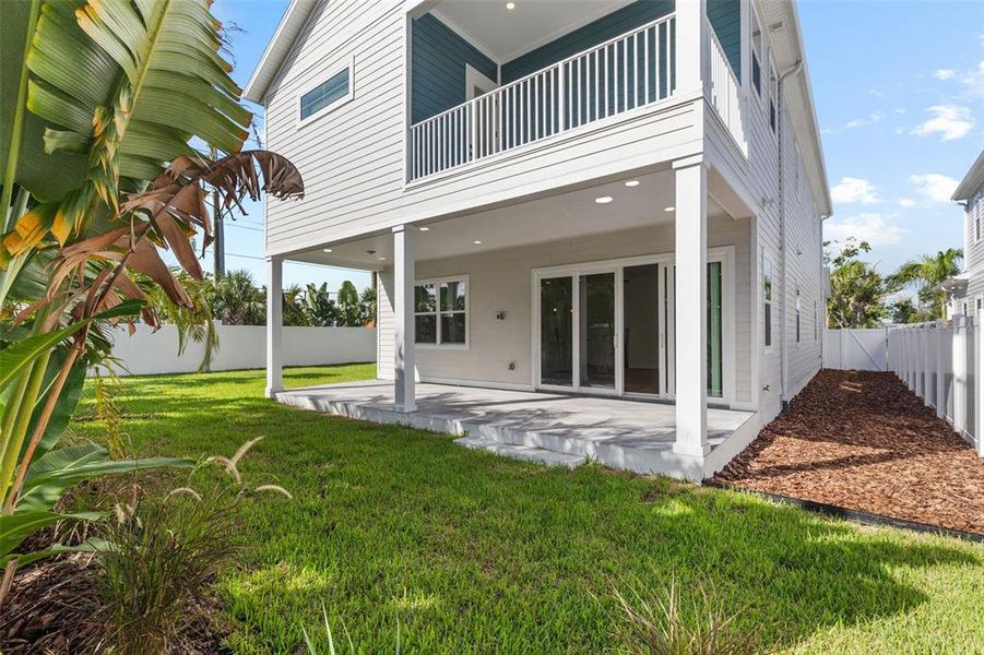 Exterior details and patio area of a home in , St. Petersburg (Image 31).
