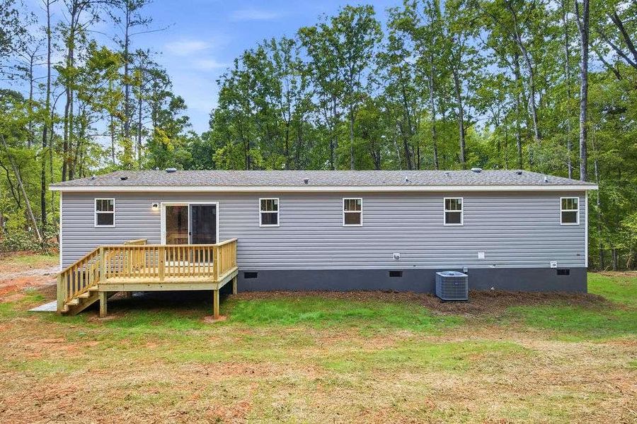 Exterior details and patio area of a home in , Eatonton (Image 19).