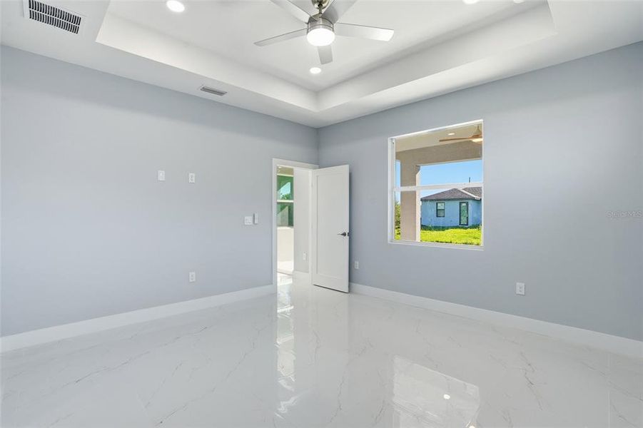 Spacious, unfurnished interior of a new home in , Lehigh Acres (Image 26).