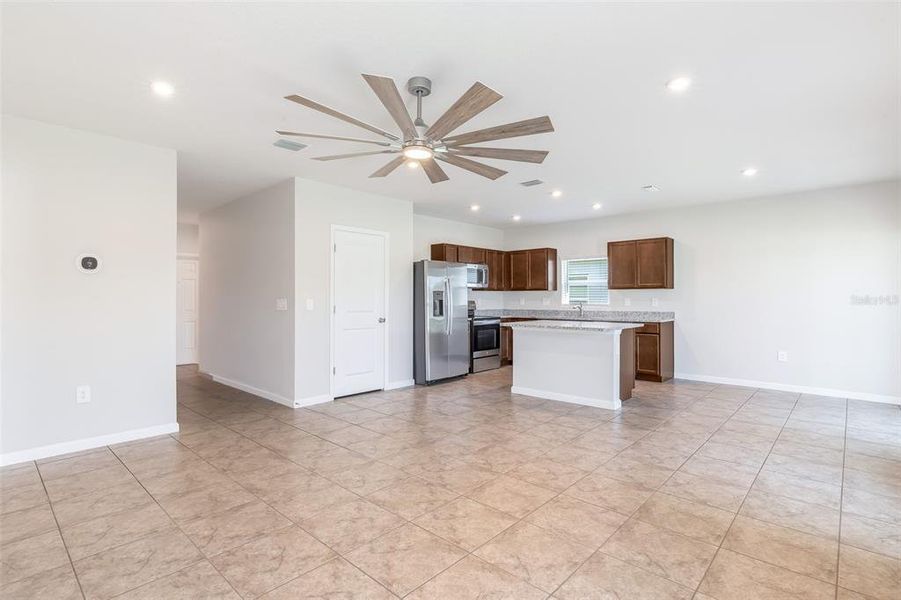 Spacious, unfurnished interior of a new home in , Bradenton (Image 17).