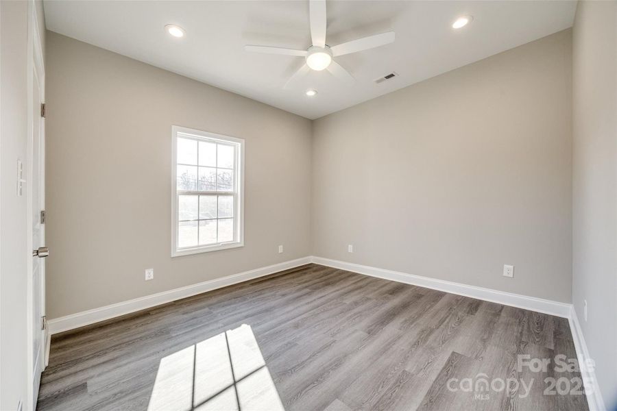 Representative photo of same build; colors and selections may differ. Representative photo of same build; colors and selections may differ.