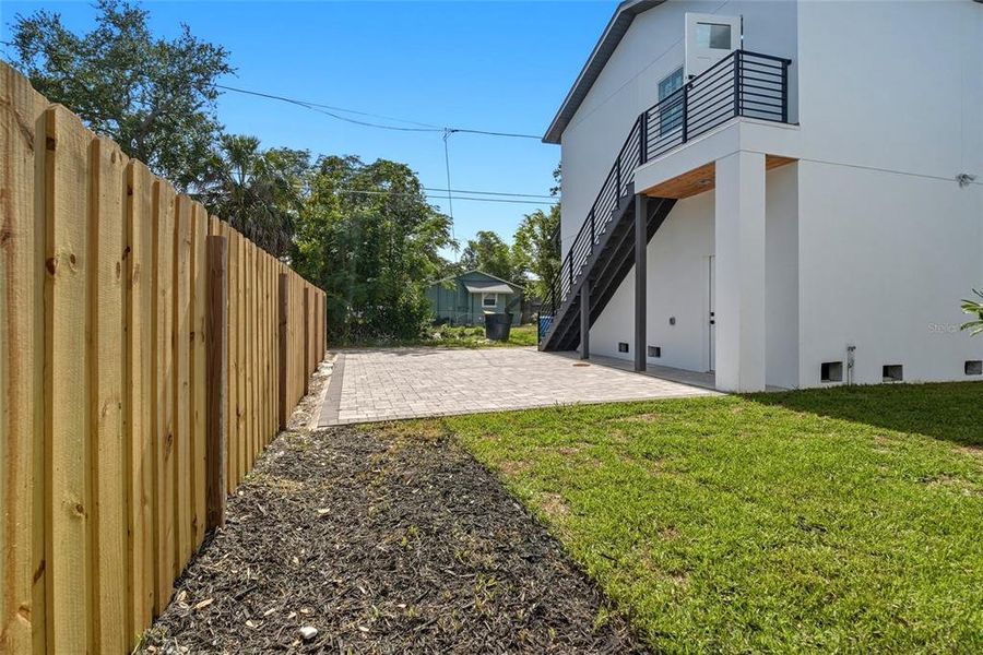 Exterior details and patio area of a home in , St. Petersburg (Image 32).