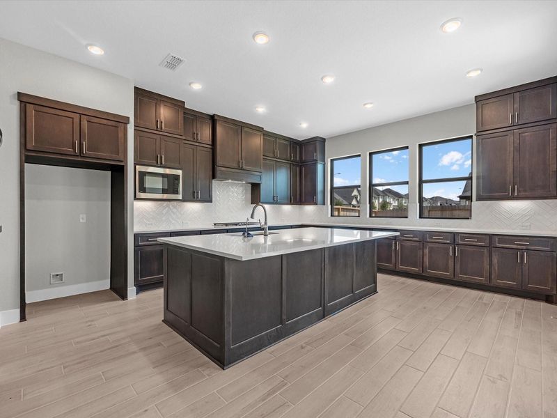 Furnished interior view inside a new home in Cross Creek Ranch 65′, Fulshear (Image 4). Furnished interior view inside a new home in Cross Creek Ranch 65′, Fulshear (Image 4).