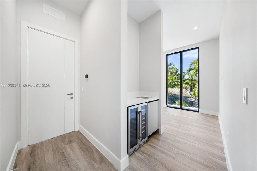 Spacious, unfurnished interior of a new home in , Fort Lauderdale (Image 29).