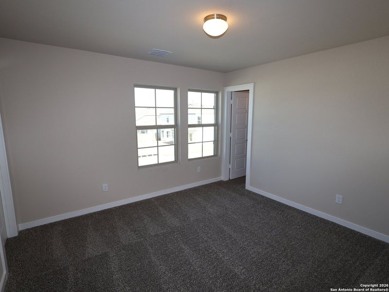 Spacious, unfurnished interior of a new home in Winding Brook, San Antonio (Image 16).