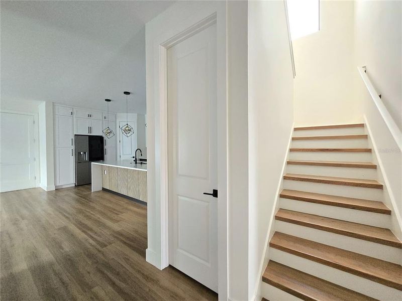 Spacious, unfurnished interior of a new home in , Tampa (Image 42).