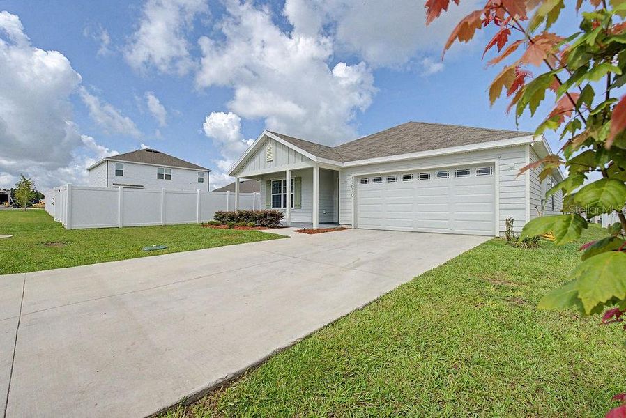 Front exterior of a new home in , Alachua, FL, highlighting curb appeal (Image 21).