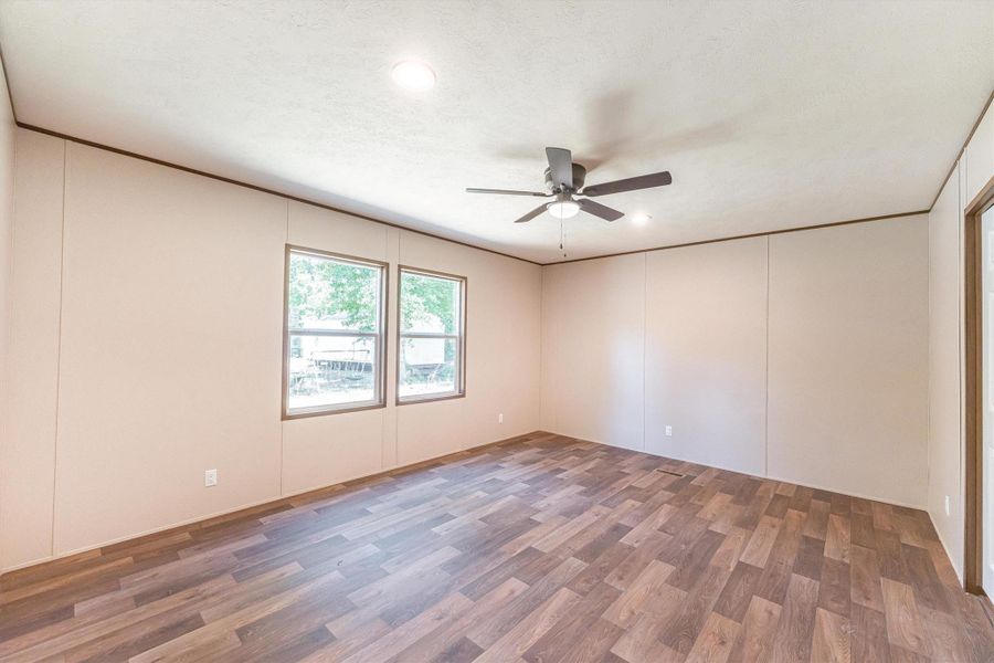 Spacious, unfurnished interior of a new home in , Conroe (Image 25).